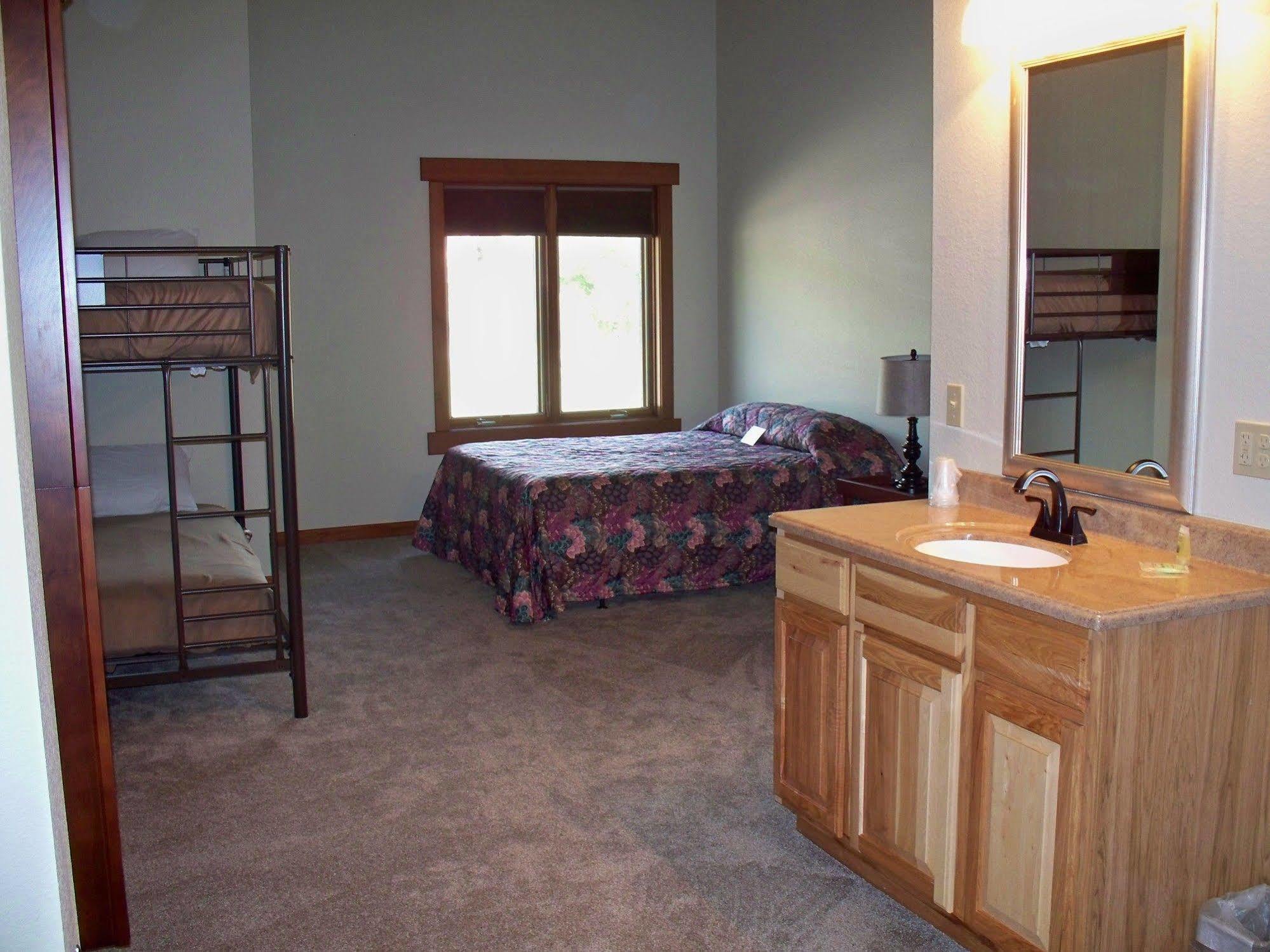 Canyon Lake Resort Рапид Сити Екстериор снимка